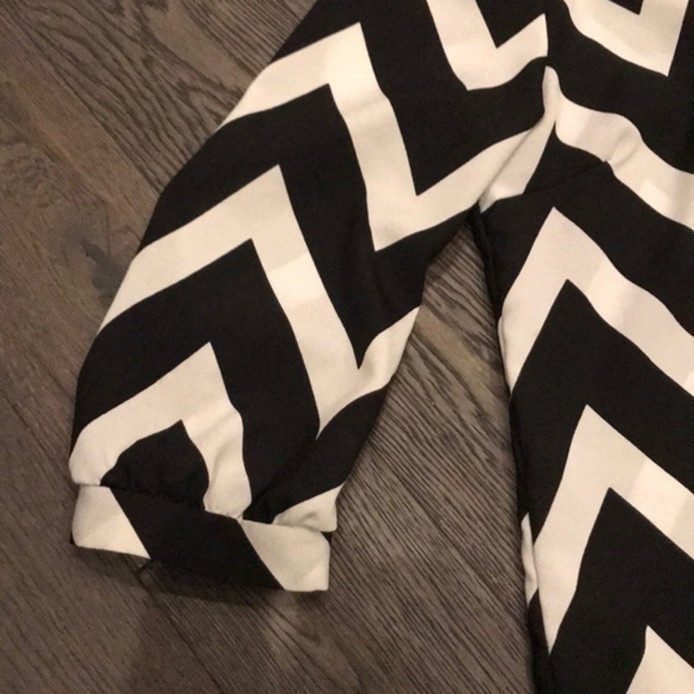 Black & White Chevron Shift Dress - Picture 2 of 4